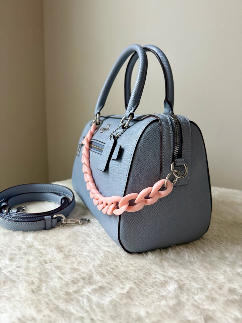 Coach Rowan bag in Light Blue Leather with Pink Chain - Picture 6 of 13